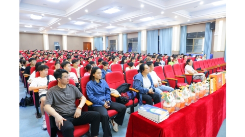 研途筑梦 未来起航——经济管理学院举办2025届毕业生考研辅导讲座