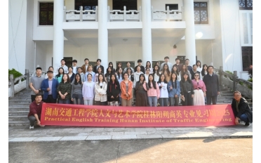 我校商务英语…