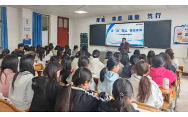 校长陈治亚为…